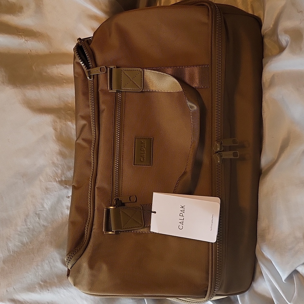 Calpak stevyn duffle BNWT Khaki
